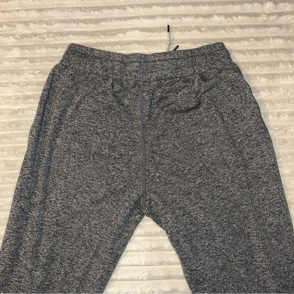 Vuori Women's Gray Jogger Pants - Picture 6 of 8